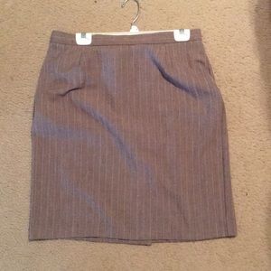 Short skirt. Pin striped